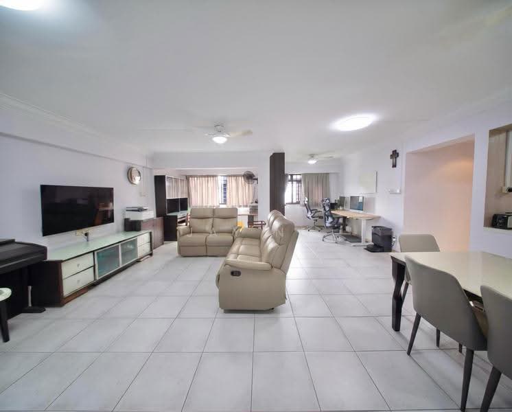 332 Sembawang Close, 332 Sembawang Close, Sembawang / Yishun, 3 Bedrooms, 1,463 sqft, HDB Flat For Sale, by Jay Ng, 500292192 - Living Room - PropertyGuru.com.sg