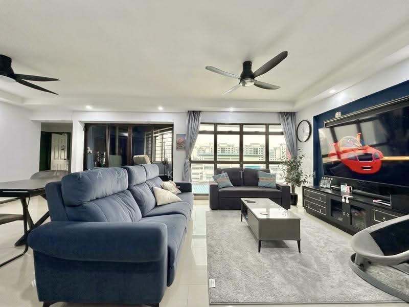 656B Jurong West Street 61, 656B Jurong West Street 61, Boon Lay / Jurong / Tuas, 4 Bedrooms, 1,420 sqft, HDB Flat For Sale, by Taufik Batisah, 500292197 - Living Room - PropertyGuru.com.sg