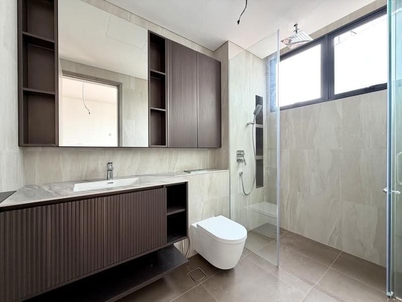 Brand New Semi-Detached in Telok Kurau, East Coast / Marine Parade, 5 Bedrooms, 5,765 sqft, Semi-Detached House For Sale, by Scott Loh, 500292204 - Junior Master Bathroom - PropertyGuru.com.sg