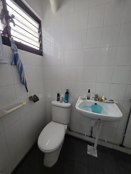 807 Yishun Ring Road, 807 Yishun Ring Road, Sembawang / Yishun, Room Rental, 120 sqft, HDB Flat For Rent, by Eddie Tan, 500292301 - Bathroom - PropertyGuru.com.sg