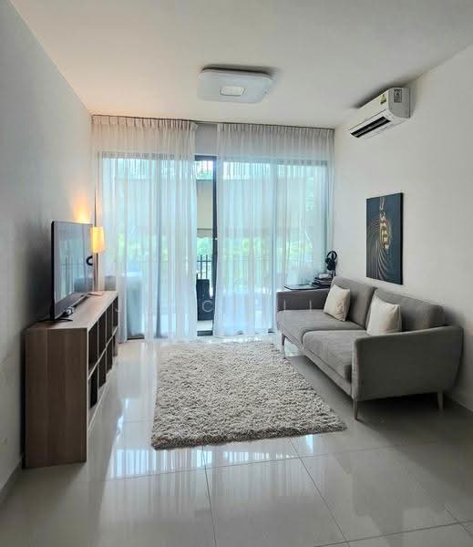 Hundred Trees, 91 West Coast Drive, Buona Vista / West Coast / Clementi New Town, 2 Bedrooms, 786 sqft, Condominium For Rent, by Joyce Lim, 500292308 - Living Room - PropertyGuru.com.sg