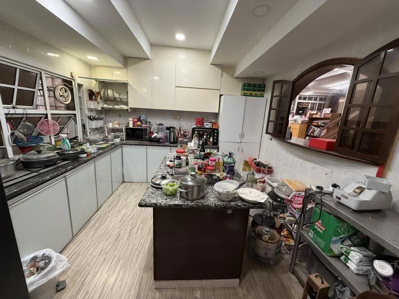 Lakepoint Condo, 2 Lakepoint Drive, Boon Lay / Jurong / Tuas, 5 Bedrooms, 2,486 sqft, Condominium For Sale, by Cherie Wong, 500292336 - Kitchen - PropertyGuru.com.sg