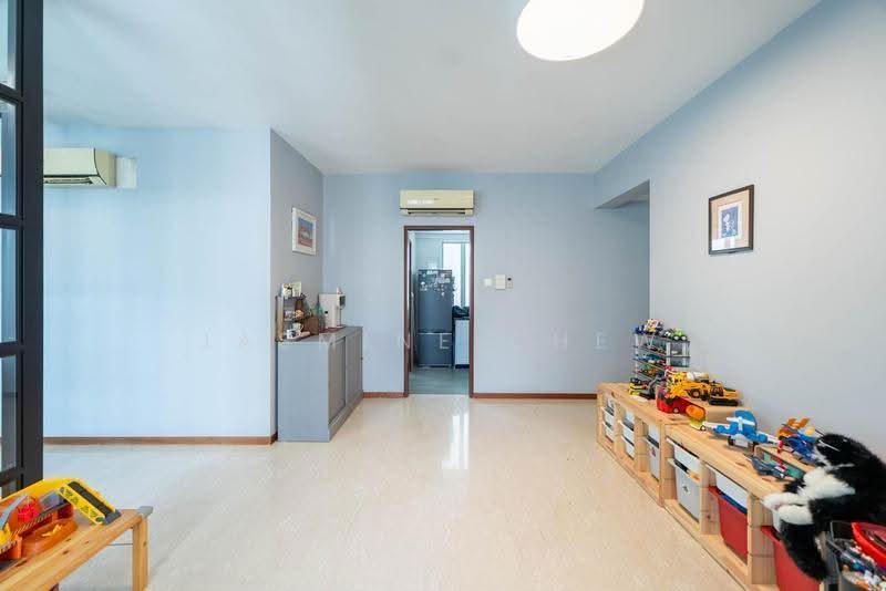 Northoaks, 20 Woodlands Cresent, Admiralty / Woodlands, 3 Bedrooms, 1,238 sqft, Condominium For Sale, by Jasmine Chew, 500292337 - Living Room - PropertyGuru.com.sg