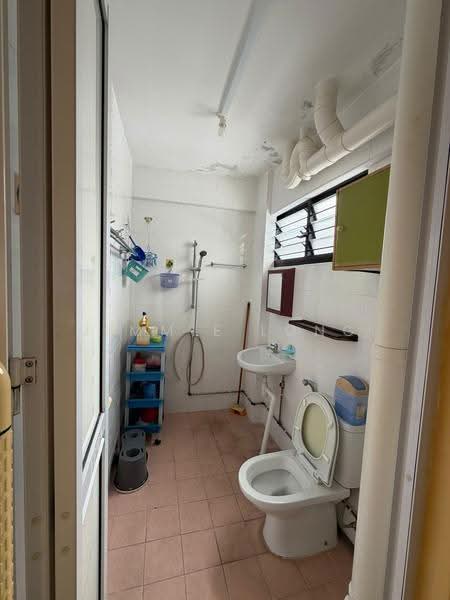 104 Bukit Purmei Road, 104 Bukit Purmei Road, Harbourfront / Telok Blangah, 3 Bedrooms, 1,130 sqft, HDB Flat For Sale, by Jimmie Long, 500292342 - Bathroom - PropertyGuru.com.sg