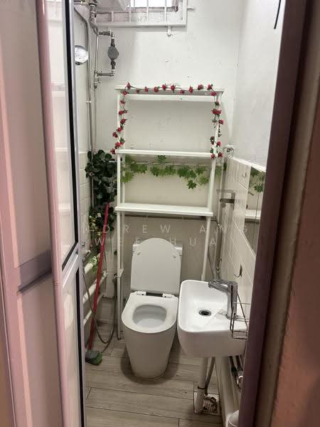 Clementi Central Shophouse, Clementi Park / Upper Bukit Timah, 1,378 sqft, Shop / Shophouse For Rent, by Andrew Ang Wee Hua, 500292370 - Bathroom - CommercialGuru.com.sg