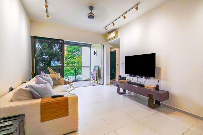 Miltonia Residences, 528 Miltonia Close, Sembawang / Yishun, 3 Bedrooms, 1,141 sqft, Condominium For Sale, by Linda Yang, 500292373 - Living Room - PropertyGuru.com.sg