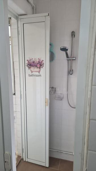 460 Tampines Street 42, 460 Tampines Street 42, Pasir Ris / Tampines, 1 Bedroom, 660 sqft, HDB Flat For Rent, by Monuahara Begum, 500292385 - Bathroom - PropertyGuru.com.sg