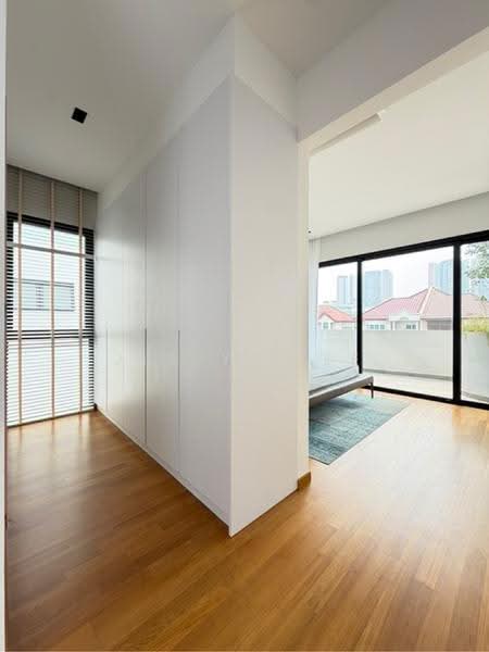 Marine Garden, Siglap Road, East Coast / Marine Parade, 5 Bedrooms, 9,280 sqft, Detached House For Sale, by Jia Yi Lee, 500292399 - Bedroom 3 — Master bedroom (Level 3) - PropertyGuru.com.sg