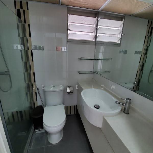 10A Bendemeer Light, 10A Bendemeer Road, Balestier / Toa Payoh, 3 Bedrooms, 1,001 sqft, HDB Flat For Rent, by Jessie Low, 500292427 - Bathroom - PropertyGuru.com.sg