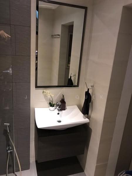 Seasons Park, 499 Yio Chu Kang Road, Mandai / Upper Thomson, 2 Bedrooms, 1,066 sqft, Condominium For Sale, by Jessie Quek, 500292445 - Bathroom - PropertyGuru.com.sg