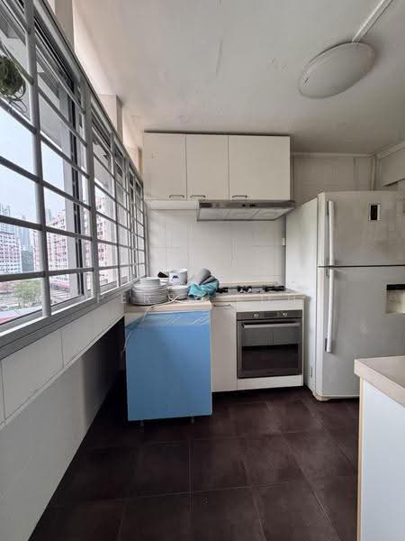 4 Queen's Road, 4 Queen's Road, Tanglin / Holland / Bukit Timah, 2 Bedrooms, 786 sqft, HDB Flat For Sale, by Perry Koh, 500292449 - Kitchen - PropertyGuru.com.sg