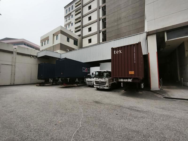 Quartz Industrial Building, 5 Upper Aljunied Link, Macpherson / Potong Pasir, 1,400 sqft, Light Industrial (B1) For Rent, by Natalie Lim, 500292459 - Sheltered Loading Bay - CommercialGuru.com.sg