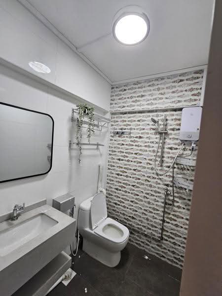 17 Bedok South Road, 17 Bedok South Road, Bedok / Upper East Coast, Room Rental, 120 sqft, HDB Flat For Rent, by Kelvin Ho, 500292464 - Bathroom - PropertyGuru.com.sg