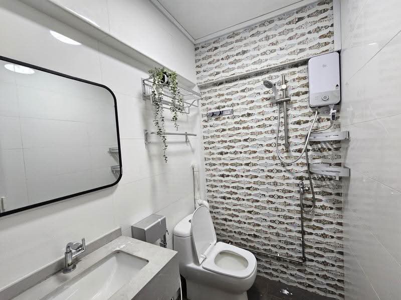 17 Bedok South Road, 17 Bedok South Road, Bedok / Upper East Coast, Room Rental, 120 sqft, HDB Flat For Rent, by Kelvin Ho, 500292464 - Bathroom - PropertyGuru.com.sg