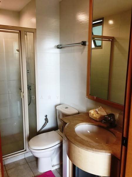 Hillview Regency, 28 Bukit Batok East Avenue 2, Dairy Farm / Bukit Panjang / Choa Chu Kang, 2 Bedrooms, 904 sqft, Condominium For Rent, by Daryl Tay, 500292480 - Common Bathroom - PropertyGuru.com.sg