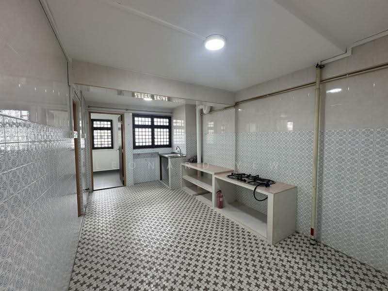68 Geylang Bahru, 68 Geylang Bahru, Balestier / Toa Payoh, 3 Bedrooms, 700 sqft, HDB Flat For Sale, by Leonard Yew, 500292481 - Kitchen - PropertyGuru.com.sg