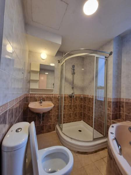 336 River Valley, 336 River Valley Road, Orchard / River Valley, 2 Bedrooms, 1,582 sqft, Apartment For Rent, by Eric Gan, 500292488 - Master Bathroom - PropertyGuru.com.sg