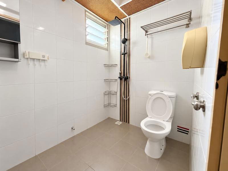 666A Punggol Drive, 666A Punggol Drive, Hougang / Punggol / Sengkang, 3 Bedrooms, 1,216 sqft, HDB Flat For Sale, by Alex Lim, 500292490 - Bathroom - PropertyGuru.com.sg
