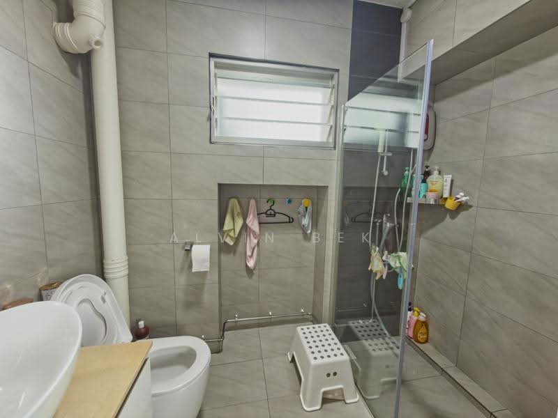 573 Pasir Ris Street 53, 573 Pasir Ris Street 53, Pasir Ris / Tampines, 4 Bedrooms, 1,206 sqft, HDB Flat For Rent, by Alvin Bek, 500292494 - Bathroom - PropertyGuru.com.sg