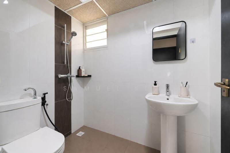 42A Margaret Drive, 42A Margaret Drive, Alexandra / Commonwealth, 2 Bedrooms, 678 sqft, HDB Flat For Sale, by Samuel Sim, 500292501 - Bathroom - PropertyGuru.com.sg