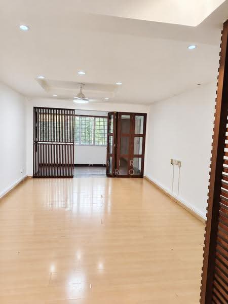 101 Bedok Reservoir Road, 101 Bedok Reservoir Road, Bedok / Upper East Coast, 3 Bedrooms, 1,302 sqft, HDB Flat For Sale, by Amir Bahrom, 500292502 - Living Room - PropertyGuru.com.sg