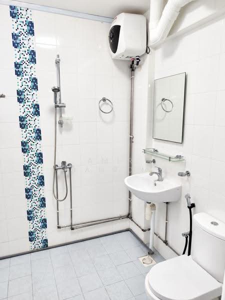 101 Bedok Reservoir Road, 101 Bedok Reservoir Road, Bedok / Upper East Coast, 3 Bedrooms, 1,302 sqft, HDB Flat For Sale, by Amir Bahrom, 500292502 - Bathroom - PropertyGuru.com.sg