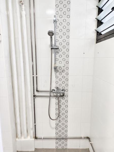 101 Bedok Reservoir Road, 101 Bedok Reservoir Road, Bedok / Upper East Coast, 3 Bedrooms, 1,302 sqft, HDB Flat For Sale, by Amir Bahrom, 500292502 - Bathroom - PropertyGuru.com.sg