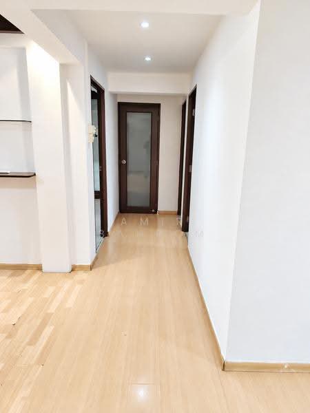 101 Bedok Reservoir Road, 101 Bedok Reservoir Road, Bedok / Upper East Coast, 3 Bedrooms, 1,302 sqft, HDB Flat For Sale, by Amir Bahrom, 500292502 - Corridor - PropertyGuru.com.sg