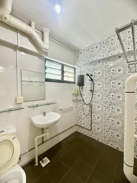 278 Tampines Street 22, 278 Tampines Street 22, Pasir Ris / Tampines, 3 Bedrooms, 1,518 sqft, HDB Flat For Sale, by Desmond Yuen, 500292523 - Master Bathroom - PropertyGuru.com.sg