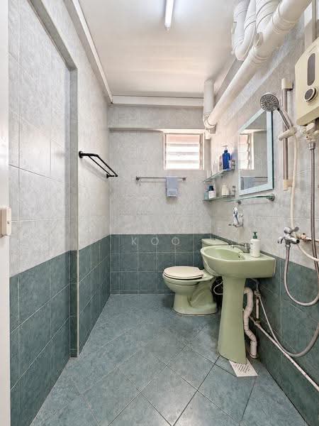 440 Choa Chu Kang Avenue 4, 440 Choa Chu Kang Avenue 4, Dairy Farm / Bukit Panjang / Choa Chu Kang, 3 Bedrooms, 1,141 sqft, HDB Flat For Sale, by Michelle Koo, 500292526 - Bathroom - PropertyGuru.com.sg