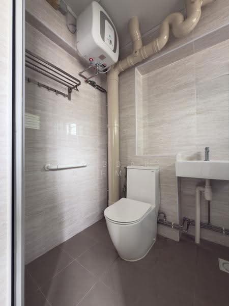 502 Tampines Central 1, 502 Tampines Central 1, Pasir Ris / Tampines, 3 Bedrooms, 1,151 sqft, HDB Flat For Sale, by Jabbar Rahman, 500292530 - Master Toilet - PropertyGuru.com.sg
