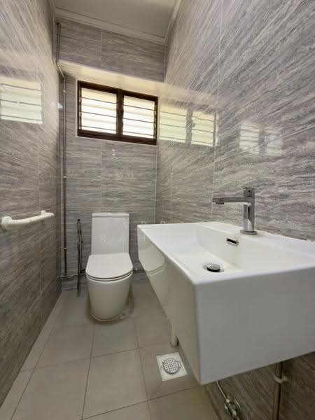 502 Tampines Central 1, 502 Tampines Central 1, Pasir Ris / Tampines, 3 Bedrooms, 1,151 sqft, HDB Flat For Sale, by Jabbar Rahman, 500292530 - Common Toilet - PropertyGuru.com.sg