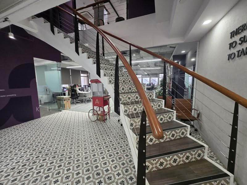 Peninsula Plaza, 111 North Bridge Road, City Hall / Clarke Quay, 3,972 sqft, Office For Rent, by Vinay Gulab Khanchandani ( Vincent ), 500292554 - CommercialGuru.com.sg