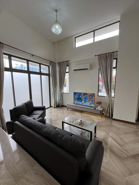 Chuan Villas, Chuan Close, Hougang / Punggol / Sengkang, 6 Bedrooms, 4,300 sqft, Terraced House For Rent, by Lim Y X, 500292582 - Living Room - PropertyGuru.com.sg