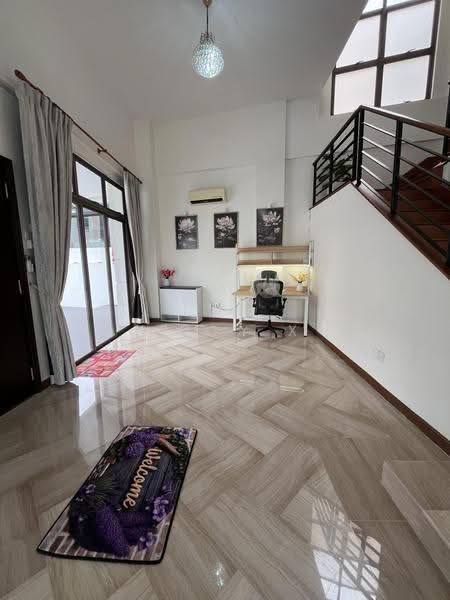 Chuan Villas, Chuan Close, Hougang / Punggol / Sengkang, 6 Bedrooms, 4,300 sqft, Terraced House For Rent, by Lim Y X, 500292582 - Living Room - PropertyGuru.com.sg