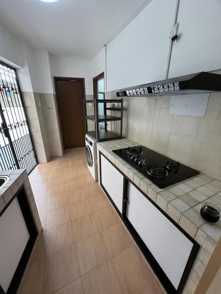 Chuan Villas, Chuan Close, Hougang / Punggol / Sengkang, 6 Bedrooms, 4,300 sqft, Terraced House For Rent, by Lim Y X, 500292582 - Kitchen - PropertyGuru.com.sg