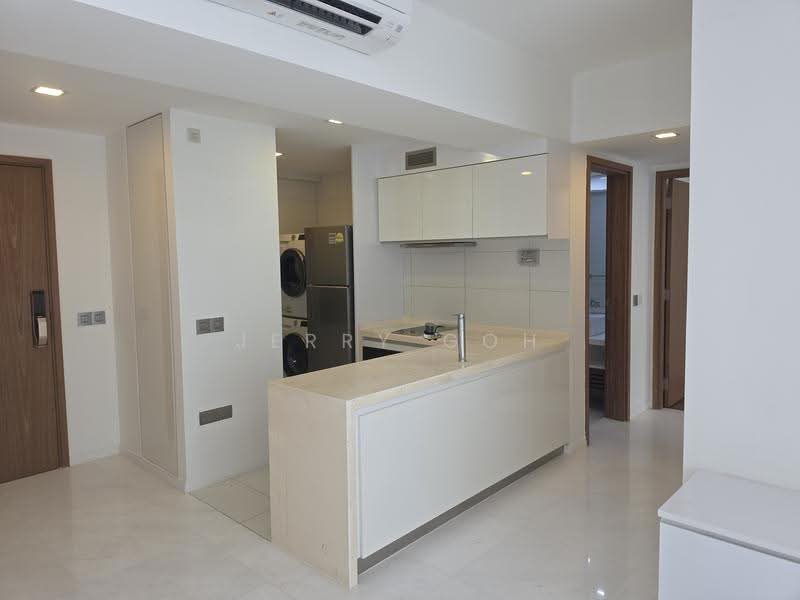 Suites at Orchard, 38 Handy Road, Orchard / River Valley, 2 Bedrooms, 872 sqft, Condominium For Rent, by Jerry Goh, 500292589 - Kitchen - PropertyGuru.com.sg