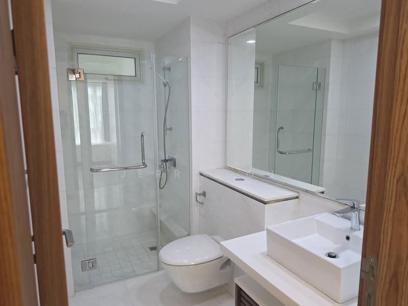 Suites at Orchard, 38 Handy Road, Orchard / River Valley, 2 Bedrooms, 872 sqft, Condominium For Rent, by Jerry Goh, 500292589 - Bathroom - PropertyGuru.com.sg