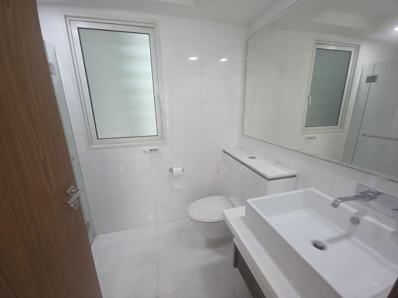 Suites at Orchard, 38 Handy Road, Orchard / River Valley, 2 Bedrooms, 872 sqft, Condominium For Rent, by Jerry Goh, 500292589 - Bathroom - PropertyGuru.com.sg