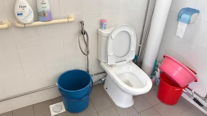 140 Bedok Reservoir Road, 140 Bedok Reservoir Road, Bedok / Upper East Coast, Room Rental, 150 sqft, HDB Flat For Rent, by John Chen, 500292595 - Bathroom - PropertyGuru.com.sg