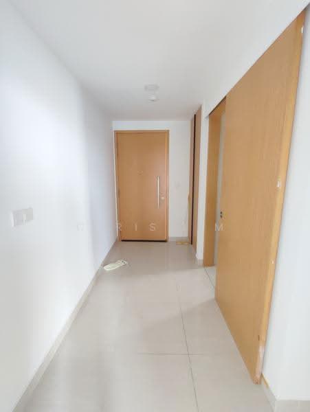 La Fiesta, 58 Sengkang Square, Hougang / Punggol / Sengkang, Room Rental, 120 sqft, Condominium For Rent, by Chris Lim, 500292596 - Corridor - PropertyGuru.com.sg