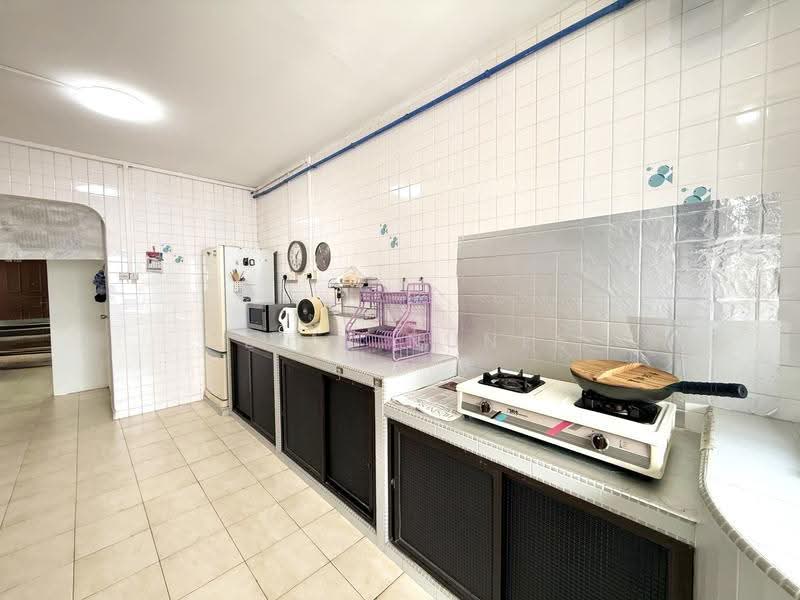 929 Jurong West Street 92, 929 Jurong West Street 92, Boon Lay / Jurong / Tuas, 2 Bedrooms, 785 sqft, HDB Flat For Sale, by CeLia Nunes, 500292599 - Kitchen - PropertyGuru.com.sg