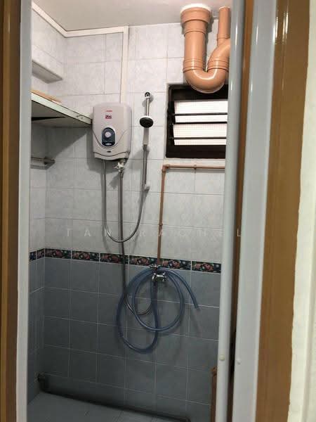 18 Bedok South Road, 18 Bedok South Road, Bedok / Upper East Coast, 2 Bedrooms, 721 sqft, HDB Flat For Rent, by Tan Rachel, 500292606 - Bathroom - PropertyGuru.com.sg