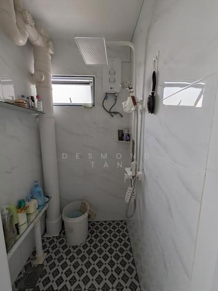 36 Bedok South Avenue 2, 36 Bedok South Avenue 2, Bedok / Upper East Coast, Room Rental, 200 sqft, HDB Flat For Rent, by Desmond Tan, 500292624 - Bathroom - PropertyGuru.com.sg