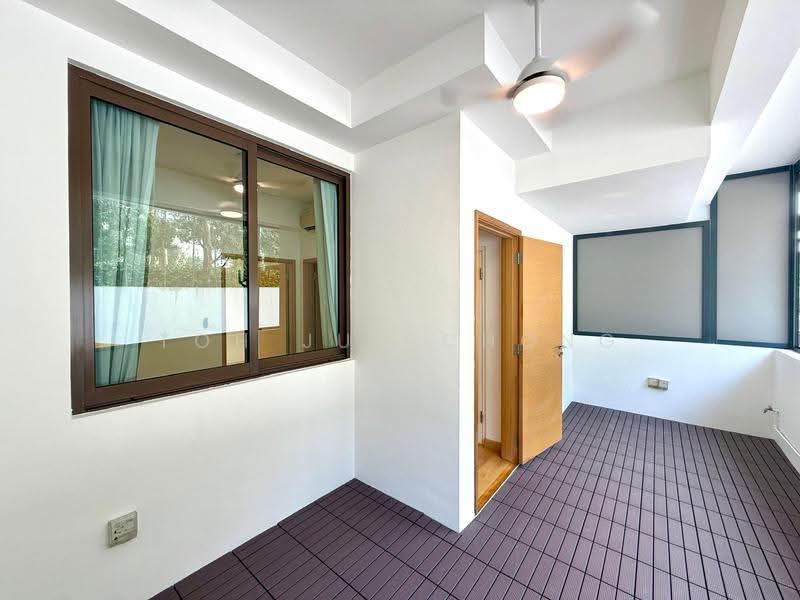 Stevens Suites, 2 Stevens Close, Tanglin / Holland / Bukit Timah, 1 Bedroom, 721 sqft, Condominium For Rent, by Toh Jun Chong, 500292633 - Balcony - PropertyGuru.com.sg
