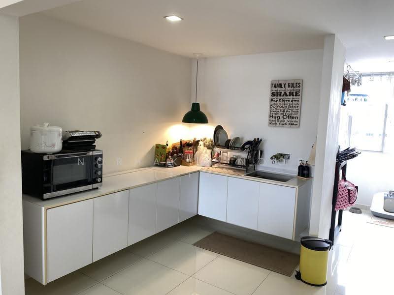 482 Pasir Ris Drive 4, 482 Pasir Ris Drive 4, Pasir Ris / Tampines, 3 Bedrooms, 1,313 sqft, HDB Flat For Sale, by Norhakim Noor (Kim), 500292642 - Kitchen - PropertyGuru.com.sg