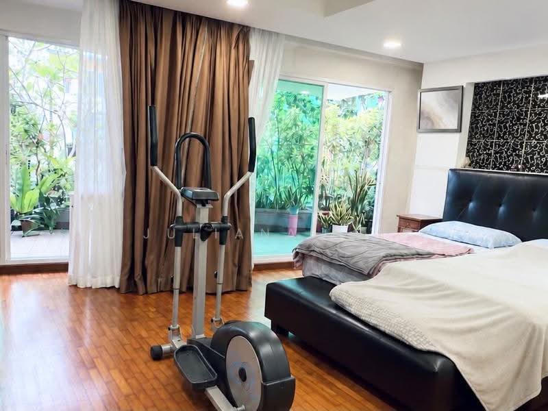 Sembawang Hills Estate, 1 Nemesu Avenue, Ang Mo Kio / Bishan / Thomson, 4 Bedrooms, 3,680 sqft, Terraced House For Sale, by Juliana Lee, 500292659 - Bedroom - PropertyGuru.com.sg