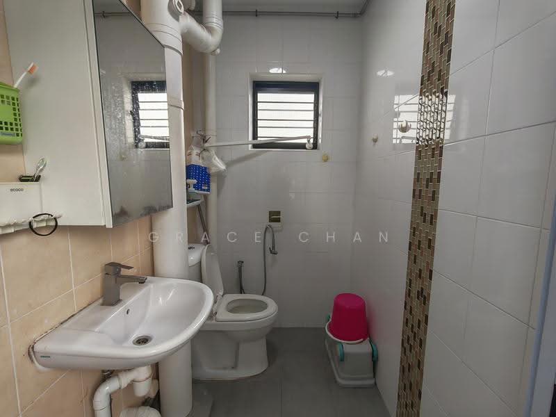459 Jurong West Street 41, 459 Jurong West Street 41, Boon Lay / Jurong / Tuas, 3 Bedrooms, 1,108 sqft, HDB Flat For Sale, by Grace Chan, 500292664 - Bathroom - PropertyGuru.com.sg