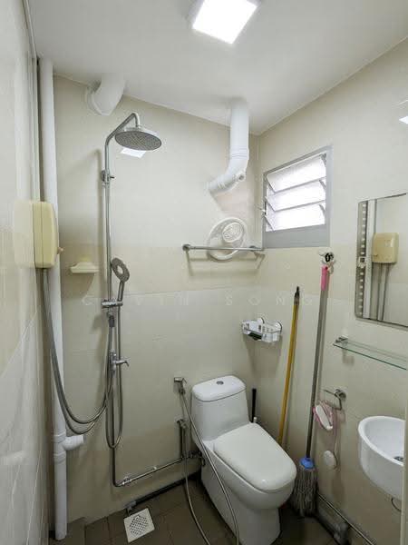 801 Tampines Avenue 4, 801 Tampines Avenue 4, Pasir Ris / Tampines, 1 Bedroom, 350 sqft, HDB Flat For Rent, by Cavin Song, 500292669 - Bathroom - PropertyGuru.com.sg