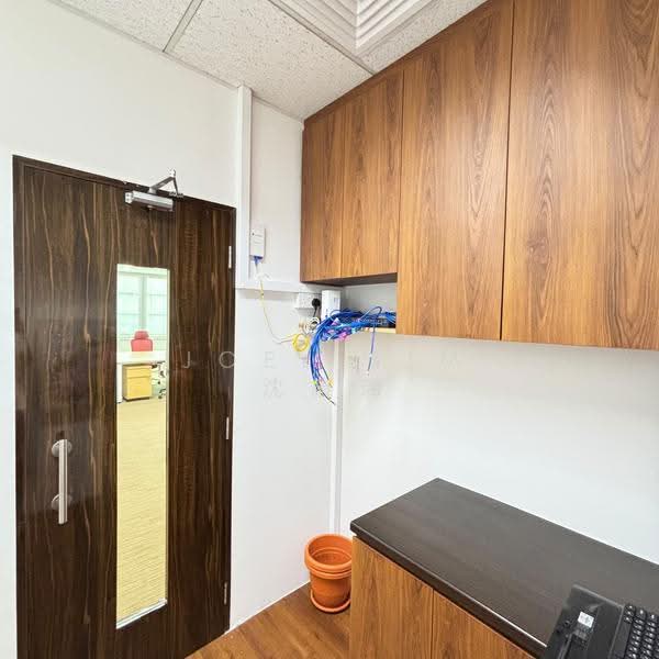 Royal Group Building, 3 Phillip Street, Boat Quay / Raffles Place / Marina, 1,292 sqft, Office For Rent, by Joel Sim 沈康瑞, 500292700 - Pantry - CommercialGuru.com.sg